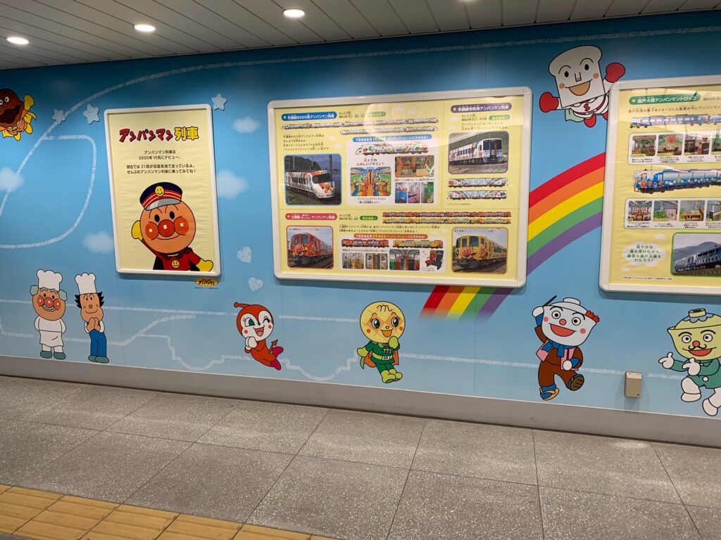 高知駅にあるアンパンマン列車広場に行ってみた！入場料と写真スポットも紹介！